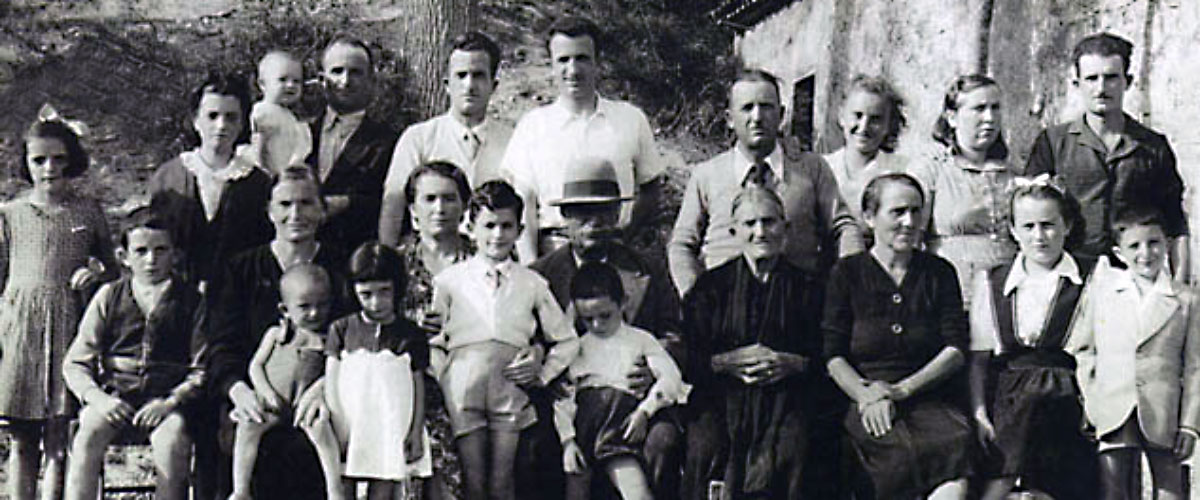vintage family reunion photo