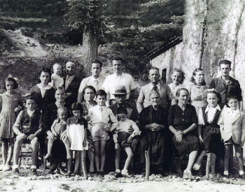 vintage extended family photo